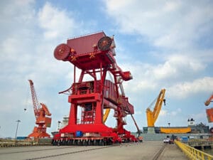 Successfully Transporting a 700-Ton Shiploader in South Africa: Explore our achievement in handling the transportation of this massive unit, exemplifying our logistical expertise.